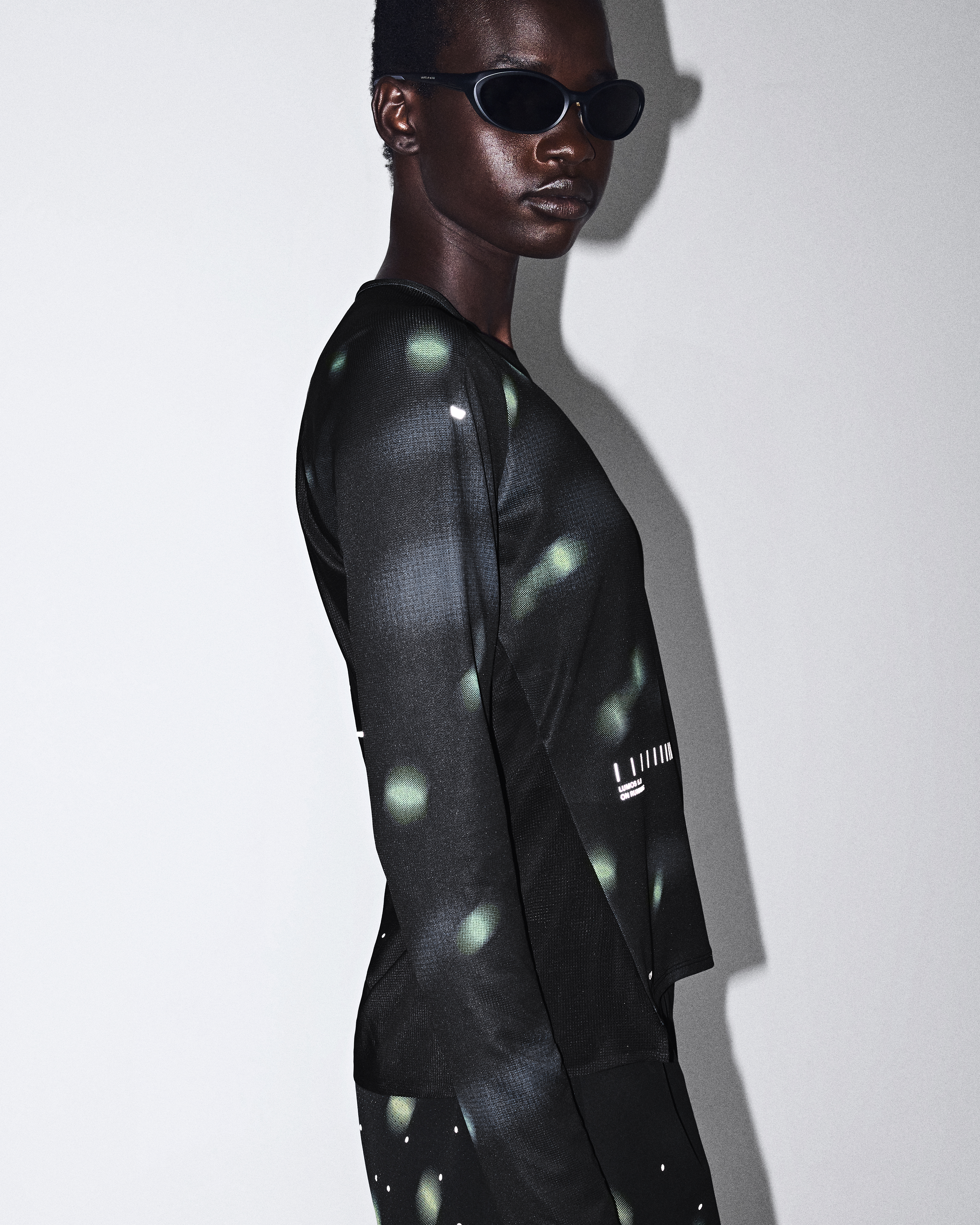 Performance Long-T Lumos - Black