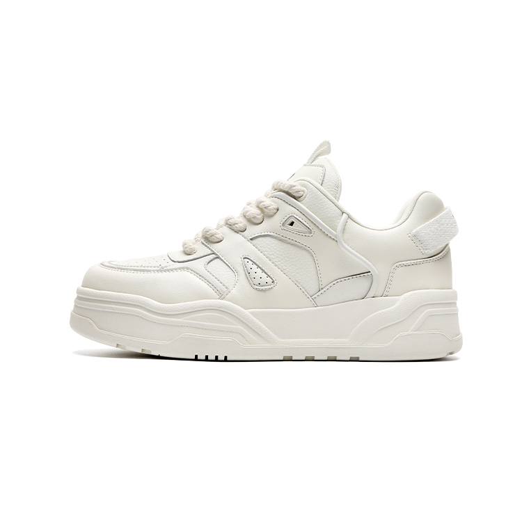 Trendy, comfortable, fashionable and versatile low-cut sneakers for couples