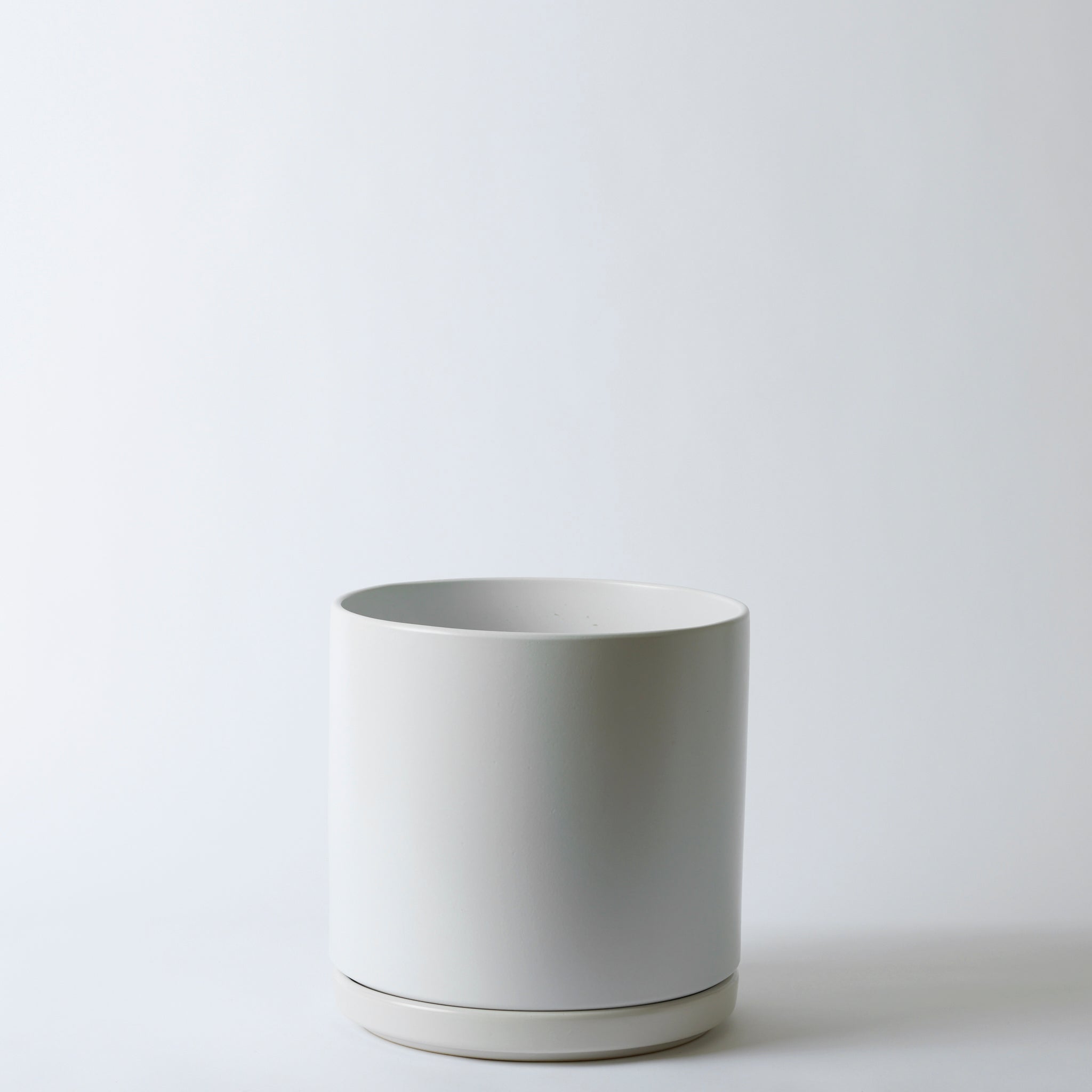 Minimalist Indoor Planter with Saucer