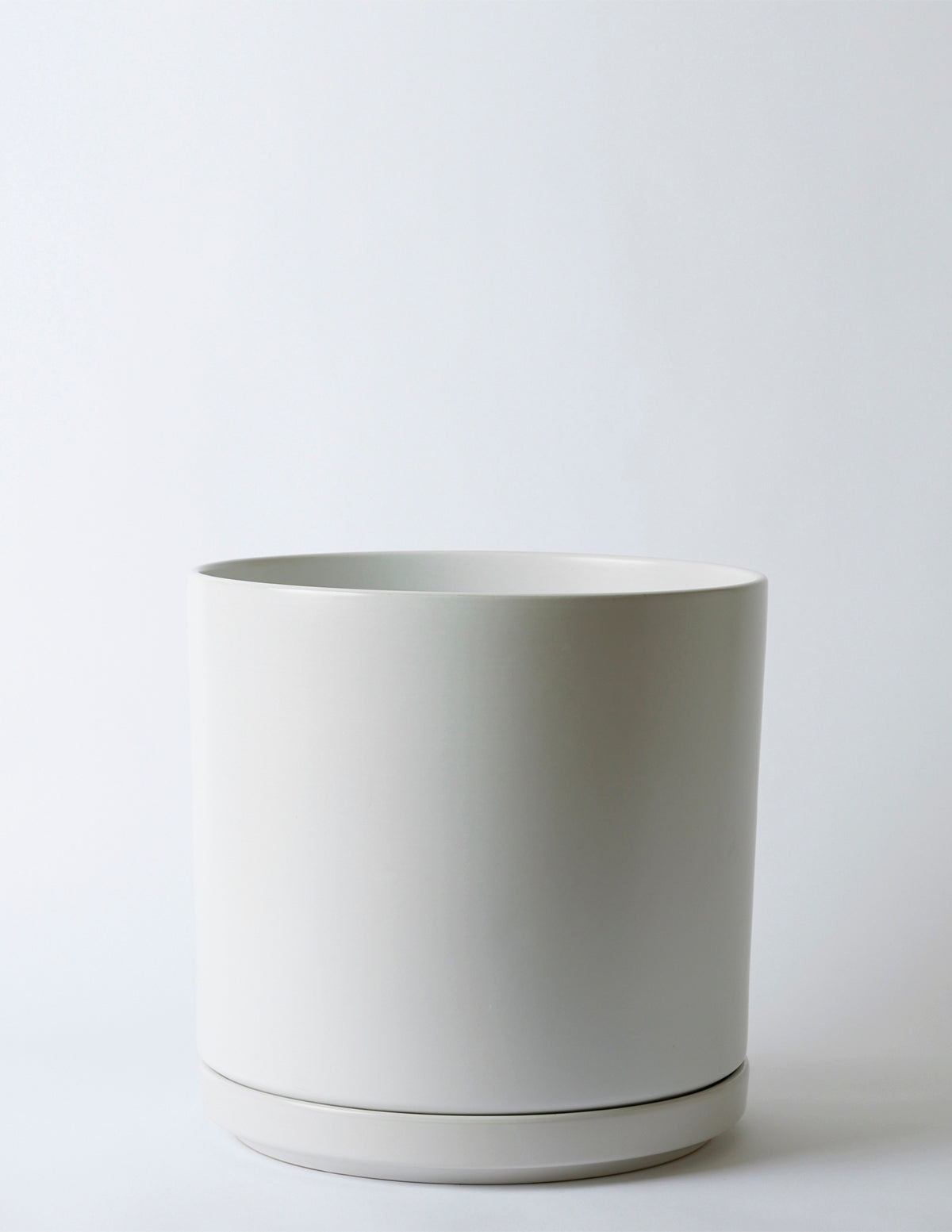 Minimalist Indoor Planter with Saucer