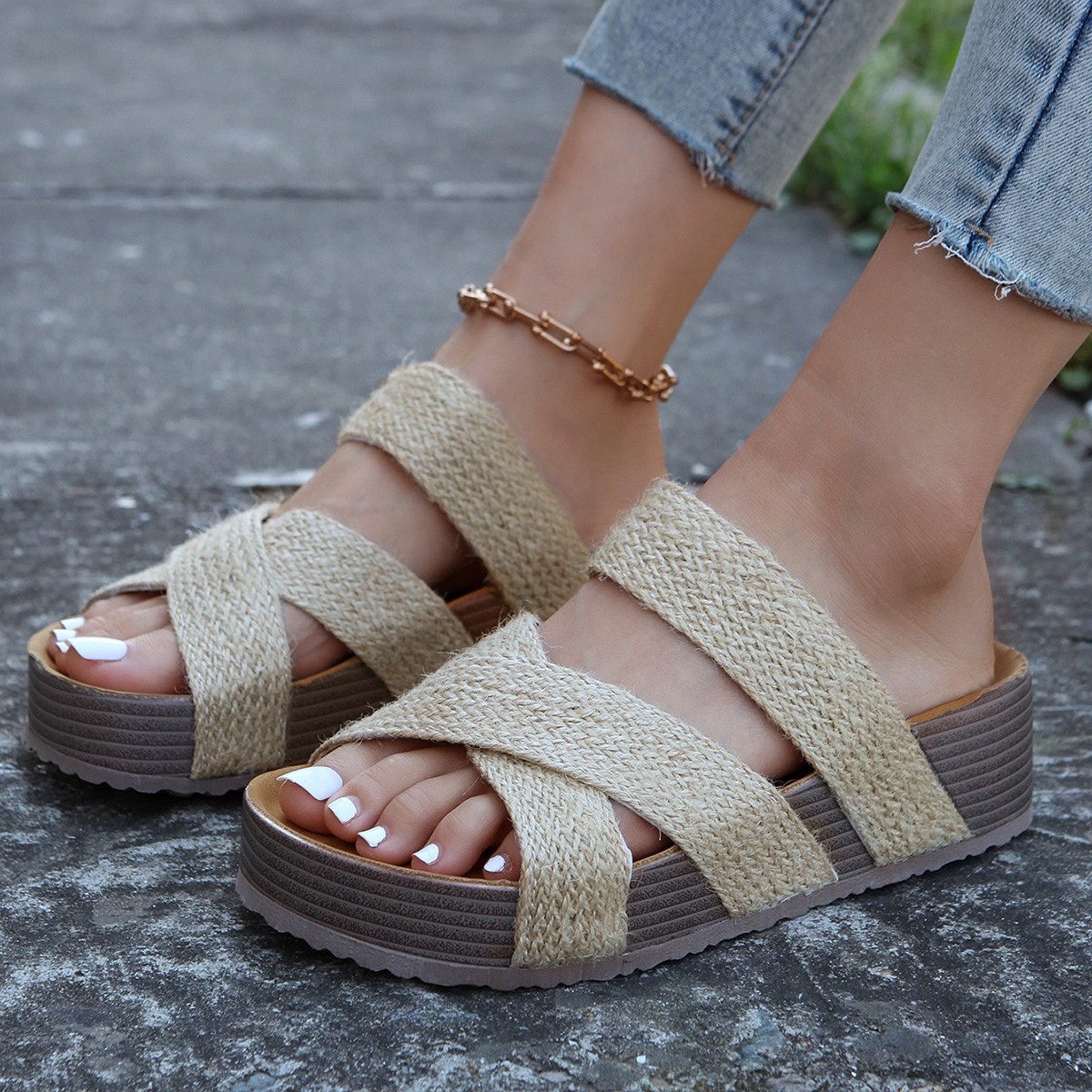 Women's flat platform sandals with crossover design