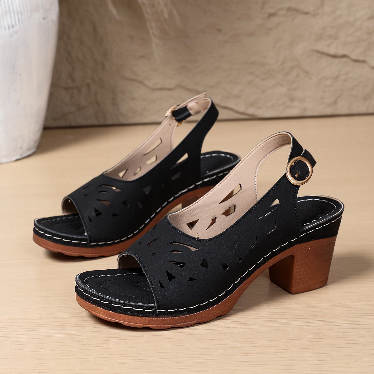 2026SS Women's Roman Retro Style Hollow-out Buckle Peep-toe Sandals