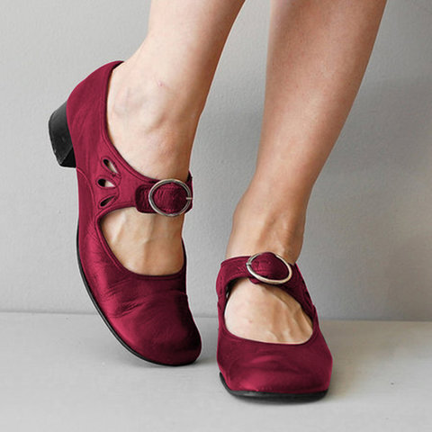 Retro French Low-heeled Buckled Pumps
