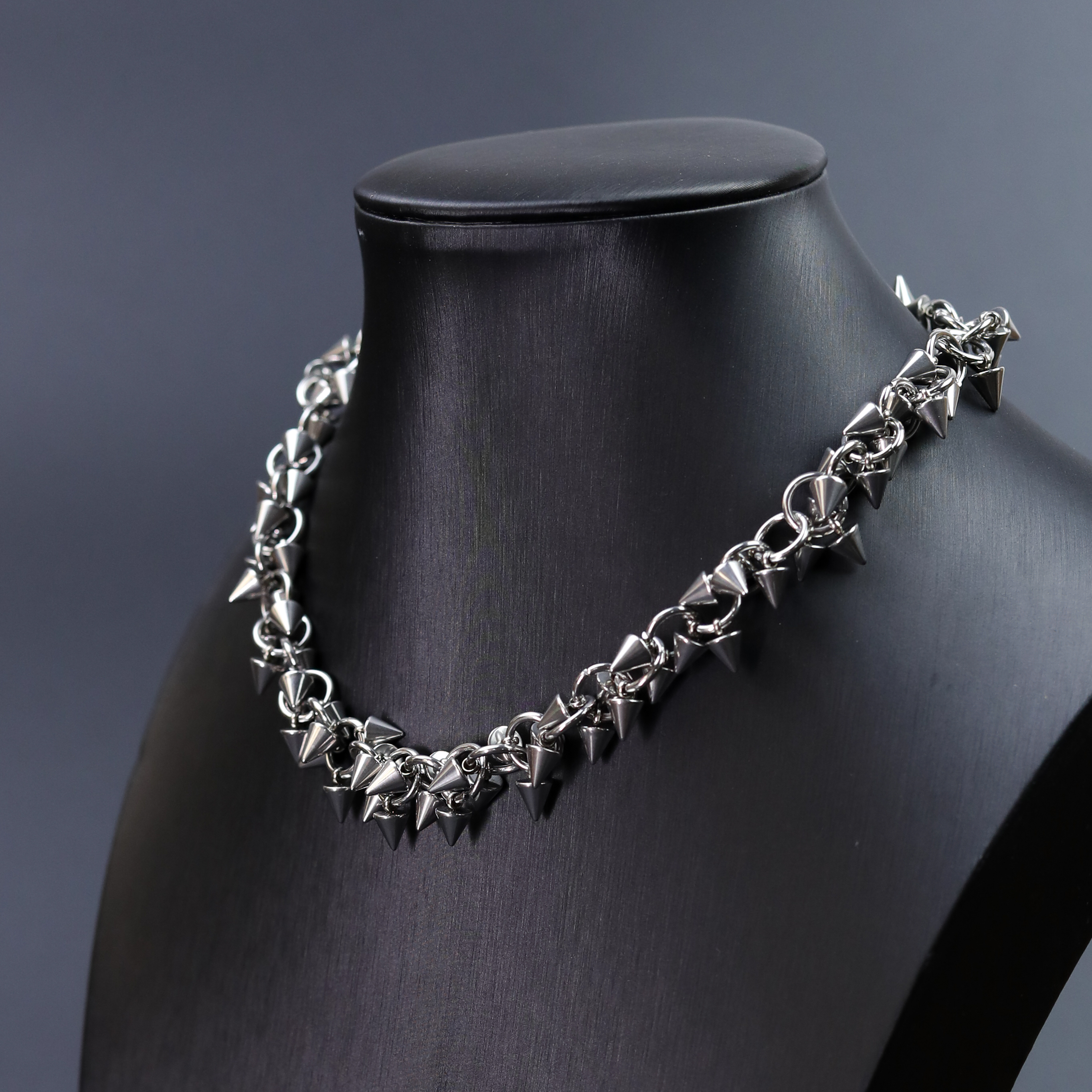 Thorn-Wrapped Ruin Choker NK-21