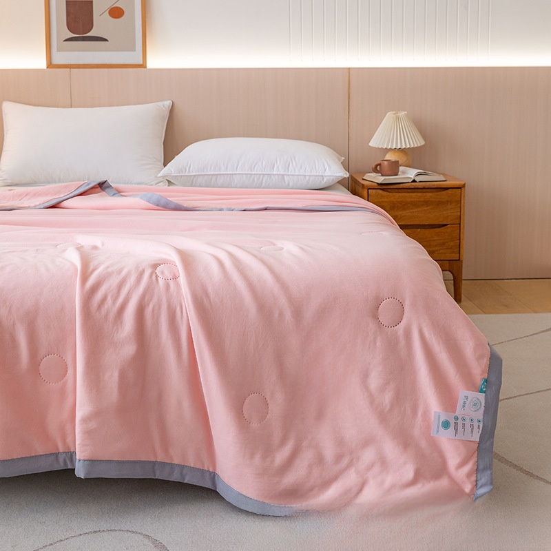 High-end summer quilt for mothers and babies