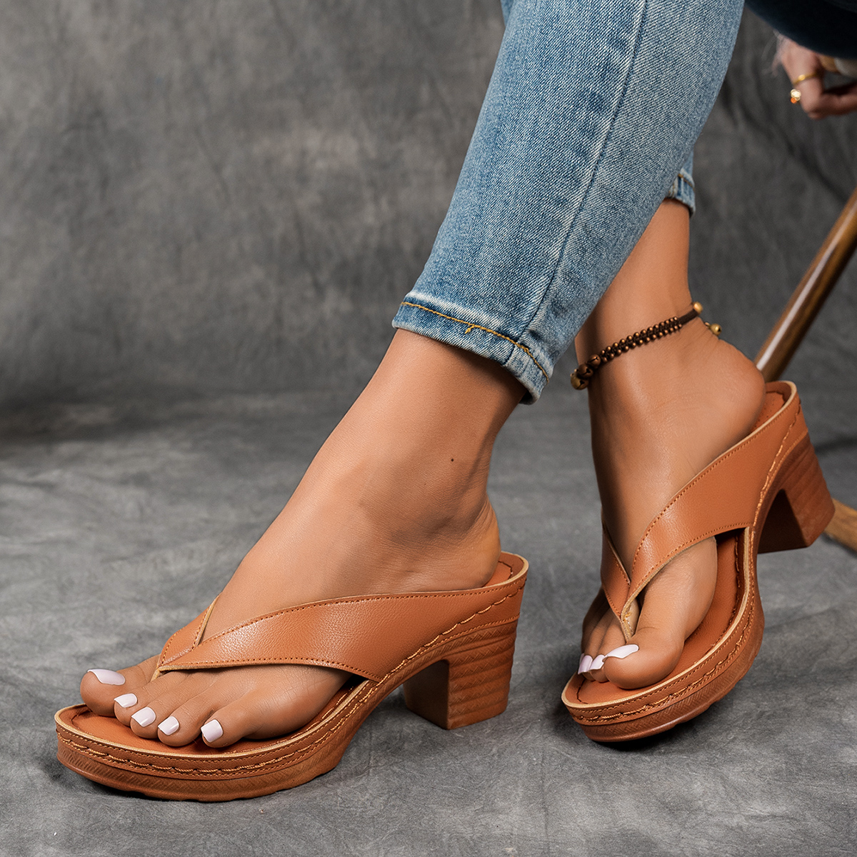 Women's Fashion Split Toe Design Outdoor Beach Non-Slip Thick Wedge Slippers