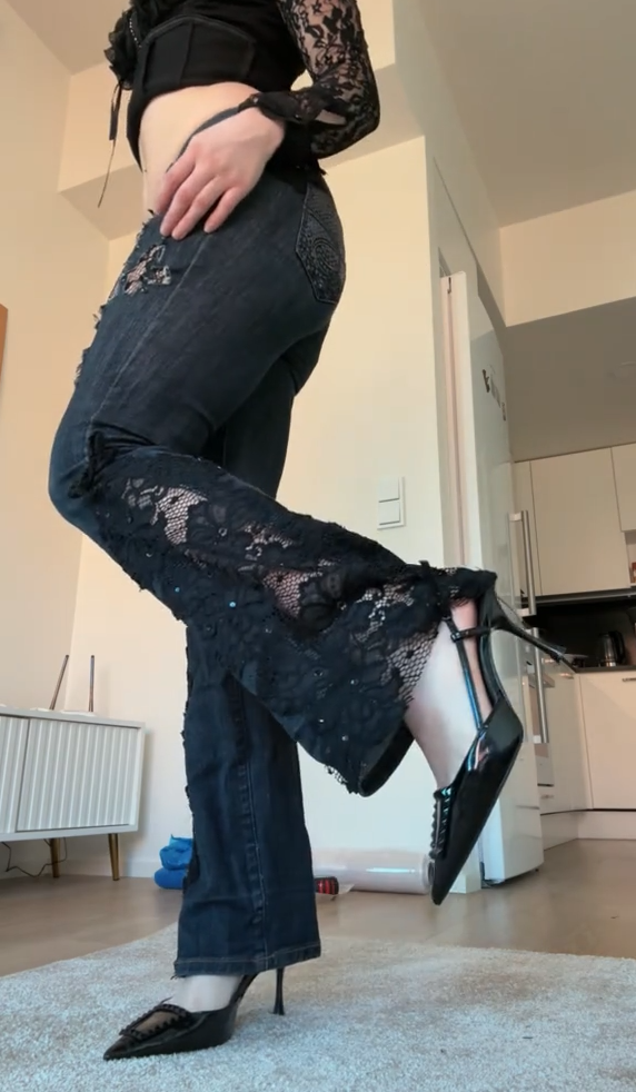 The Flare Lace jeans