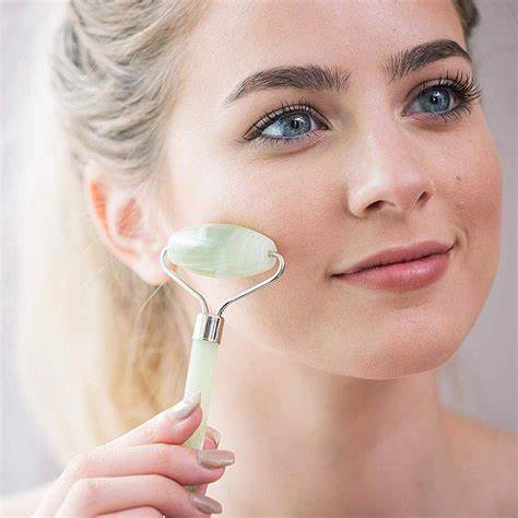 What does the roller do for your face?