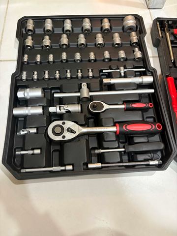 Customer photo for Rolling Mechanics Tool Kit with Aluminum Trolley Case