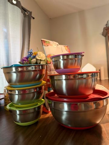 Customer photo for Stainless Steel Mixing Bowl Set with Lids & Graters - 2 Sets