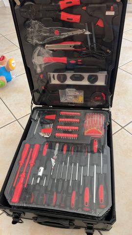 Customer photo for Rolling Mechanics Tool Kit with Aluminum Trolley Case