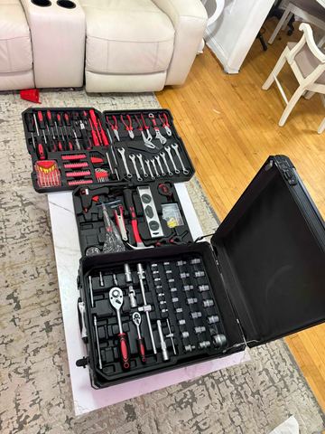 Customer photo for Rolling Mechanics Tool Kit with Aluminum Trolley Case