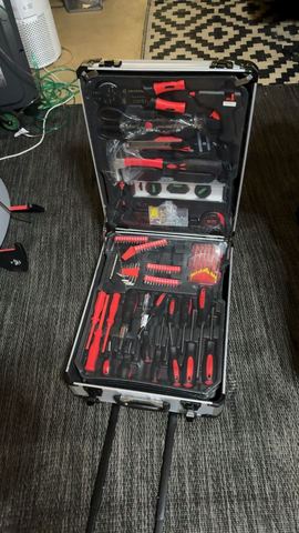 Customer photo for Rolling Mechanics Tool Kit with Aluminum Trolley Case