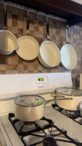 Customer photo for 10-Piece Ceramic Nonstick Cookware Set