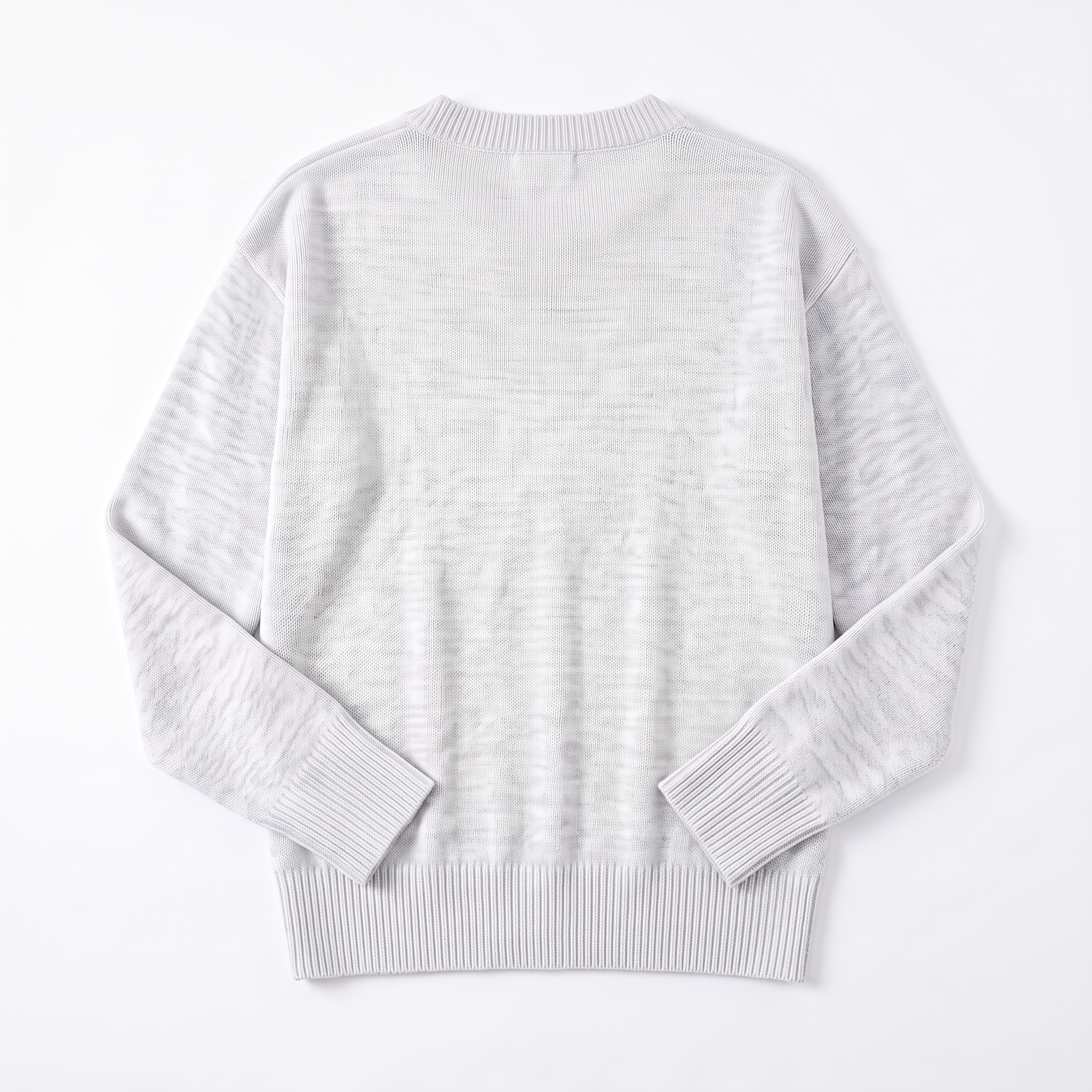 Minimalist long-sleeved crew-neck sweater with a print—perfect for casual everyday wear.