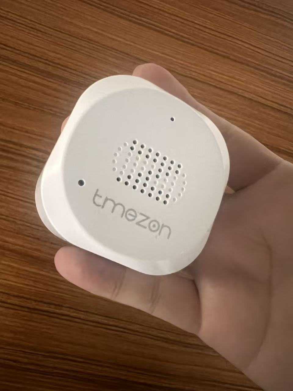 Window camera held in hand, front view