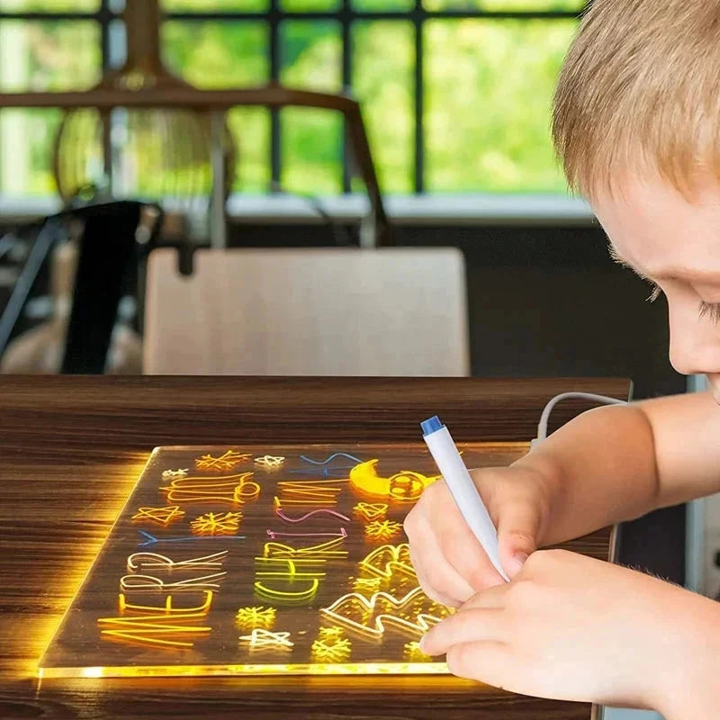 Child drawing with a marker on the reusable acrylic drawing board