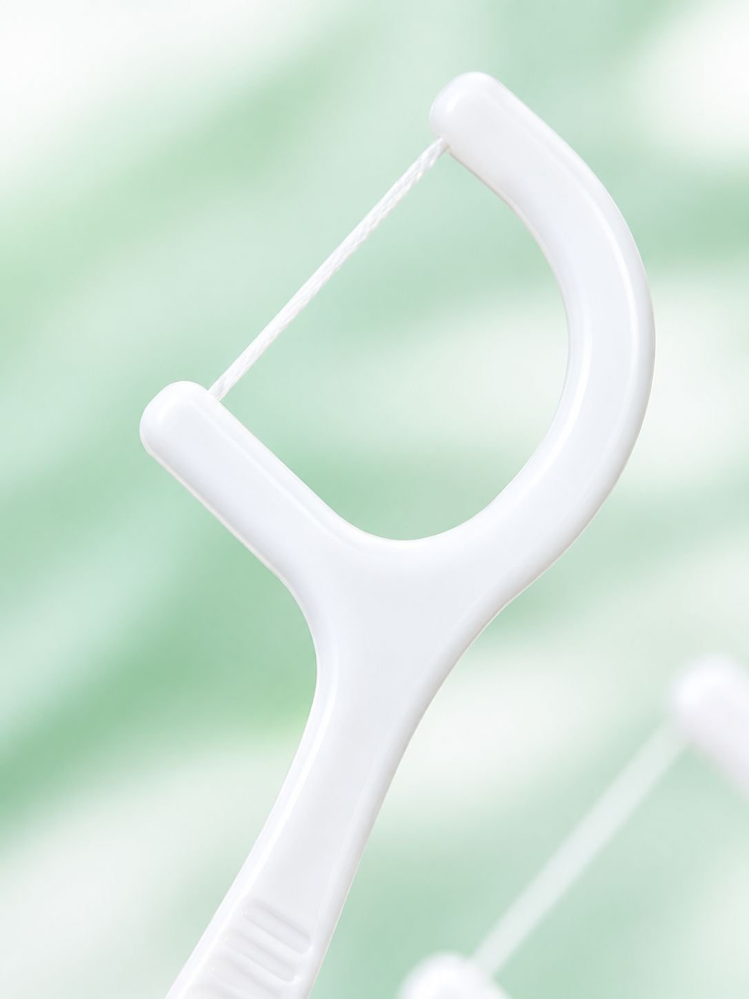 Arched toothpick floss stick for precise interdental cleaning