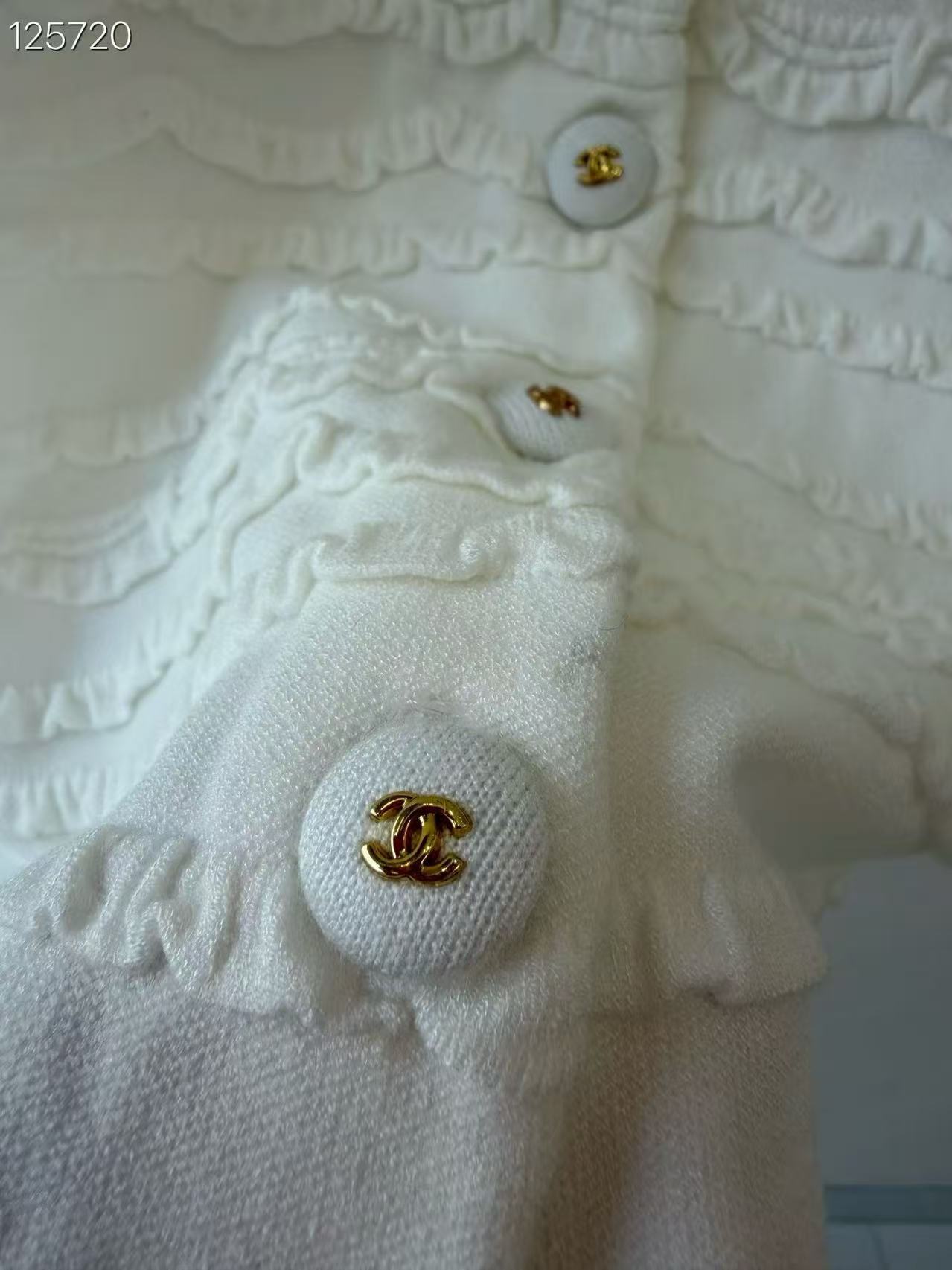 CC Wavy Textured Collar Short-Sleeve Knit Cardigan