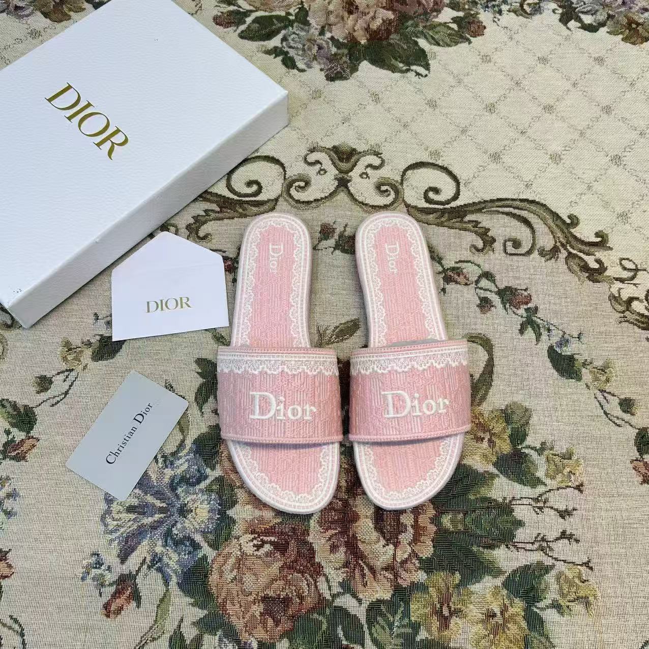 DD Embroidered Logo Slide Sandals