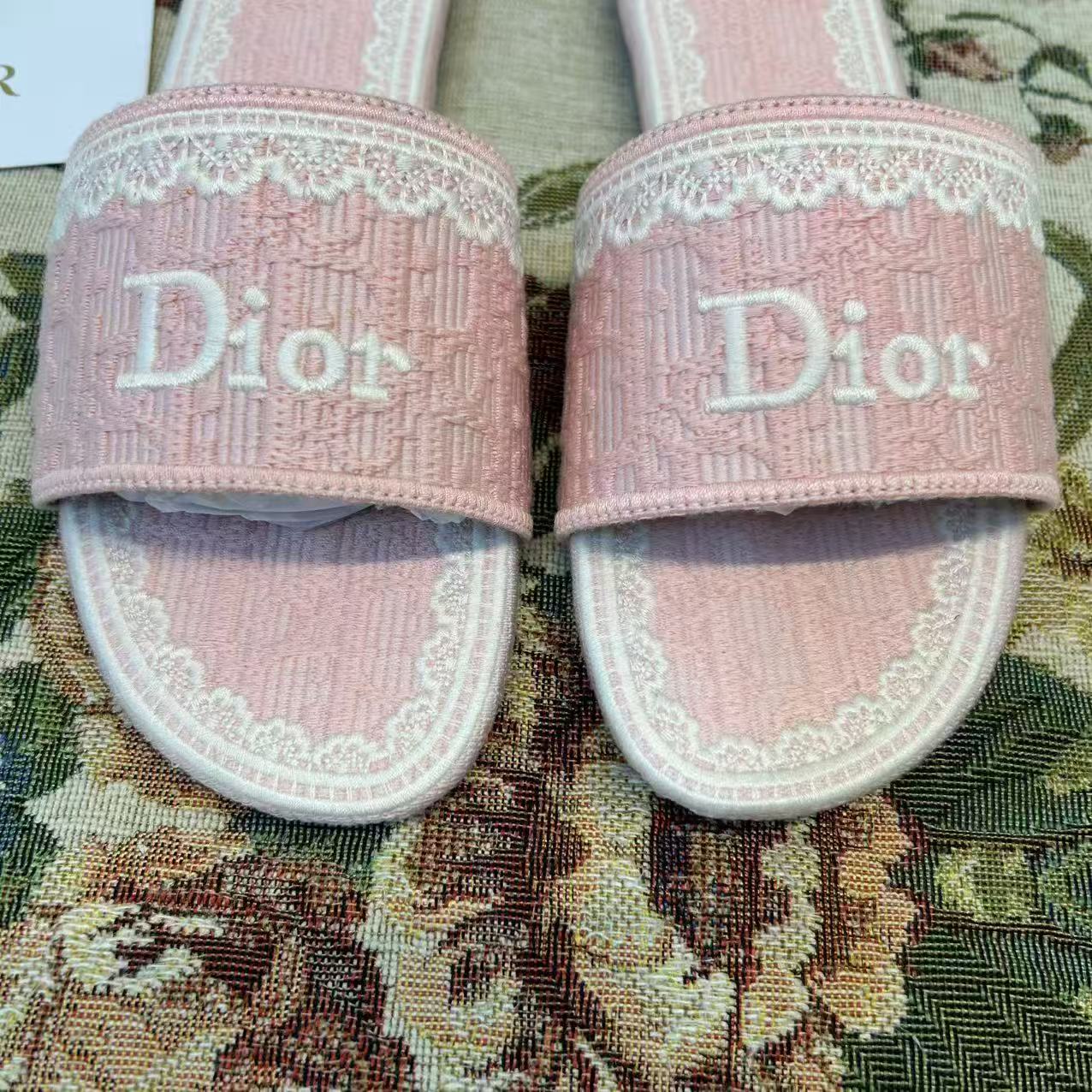 DD Embroidered Logo Slide Sandals