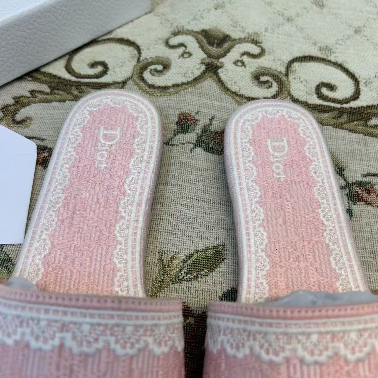 DD Embroidered Logo Slide Sandals