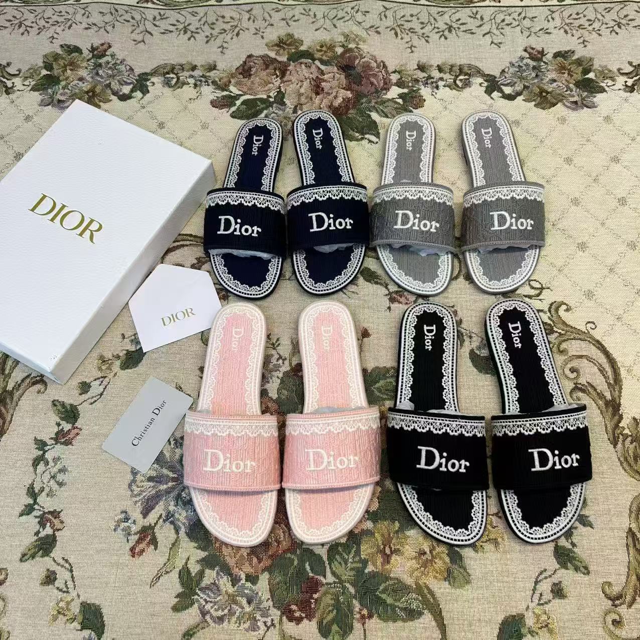 DD Embroidered Logo Slide Sandals