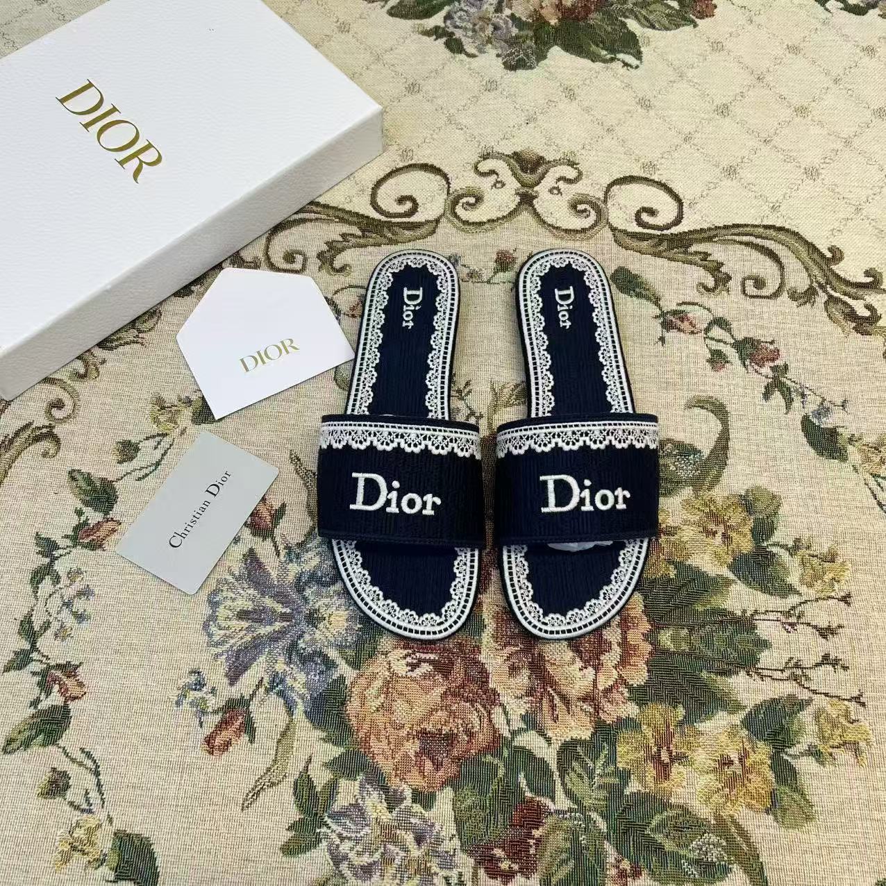 DD Embroidered Logo Slide Sandals