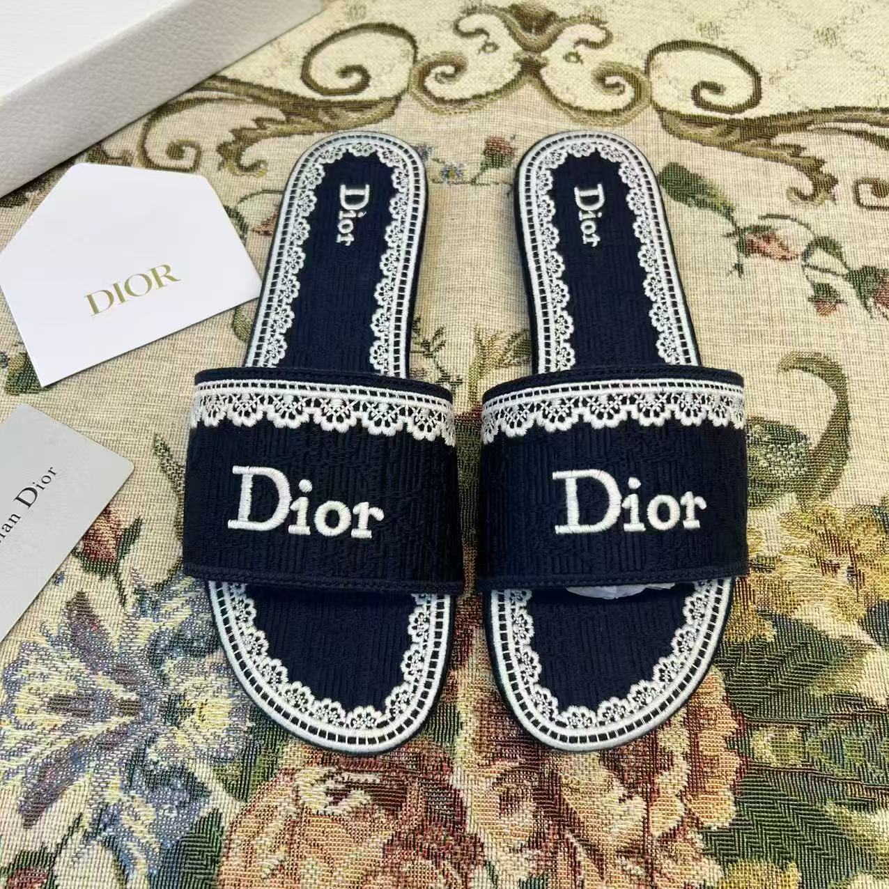 DD Embroidered Logo Slide Sandals