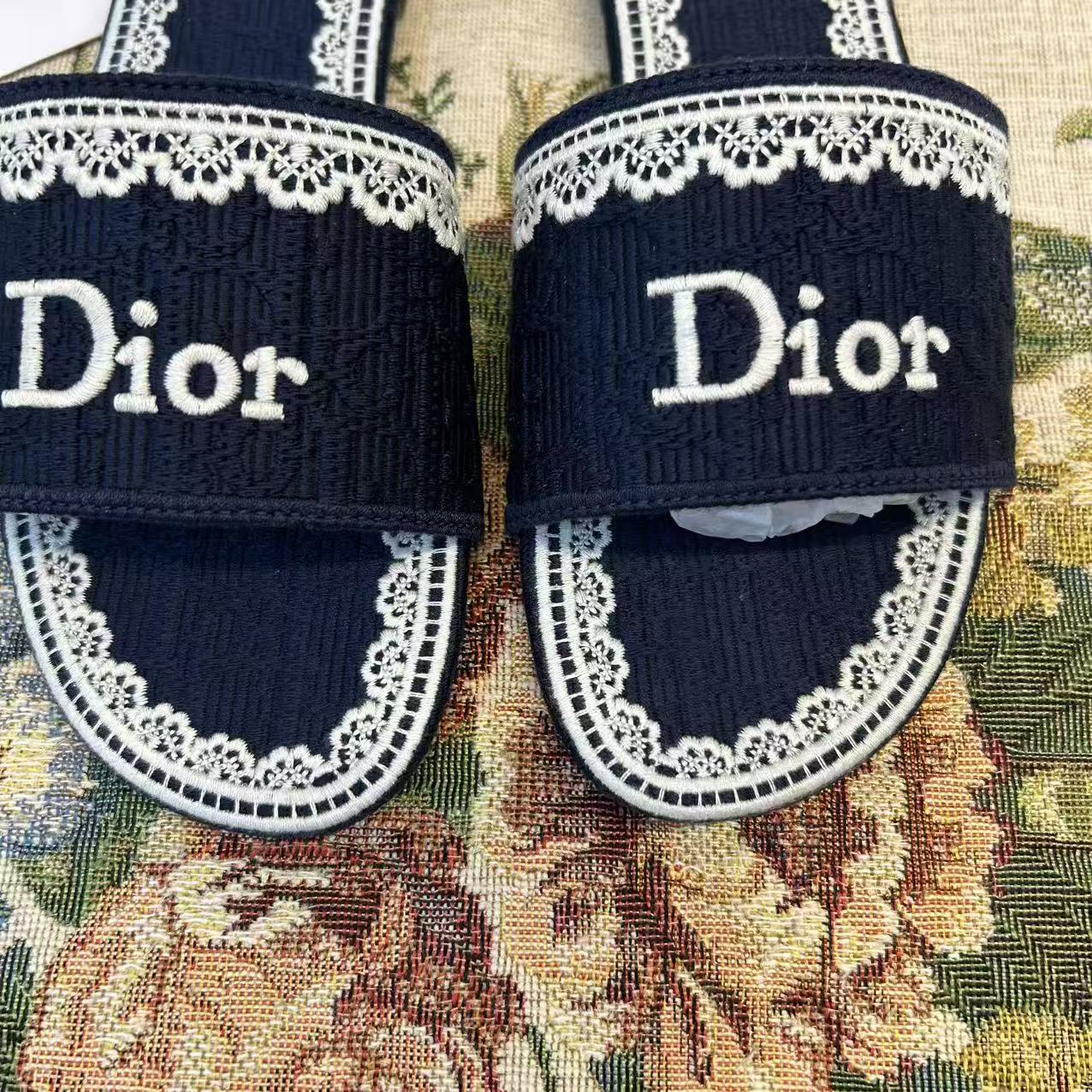 DD Embroidered Logo Slide Sandals