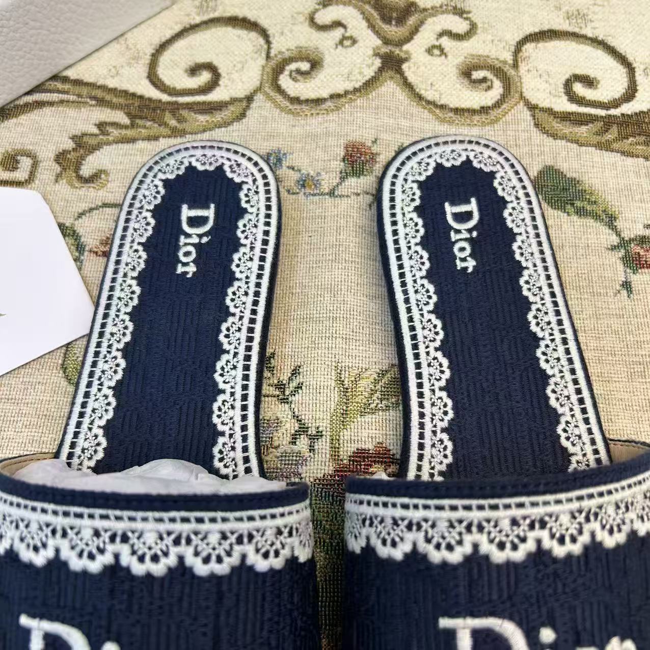 DD Embroidered Logo Slide Sandals