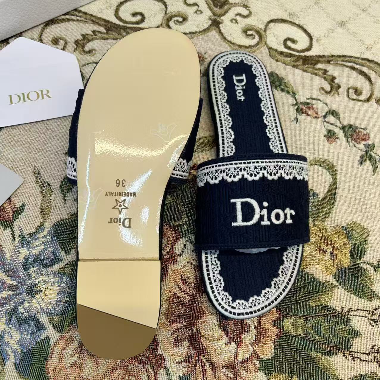 DD Embroidered Logo Slide Sandals