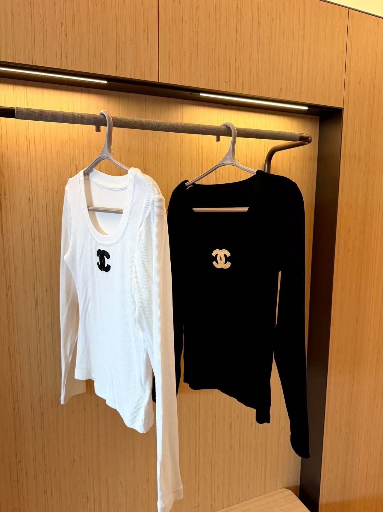 CC Double-C Logo Slim Long-Sleeve Knit Top