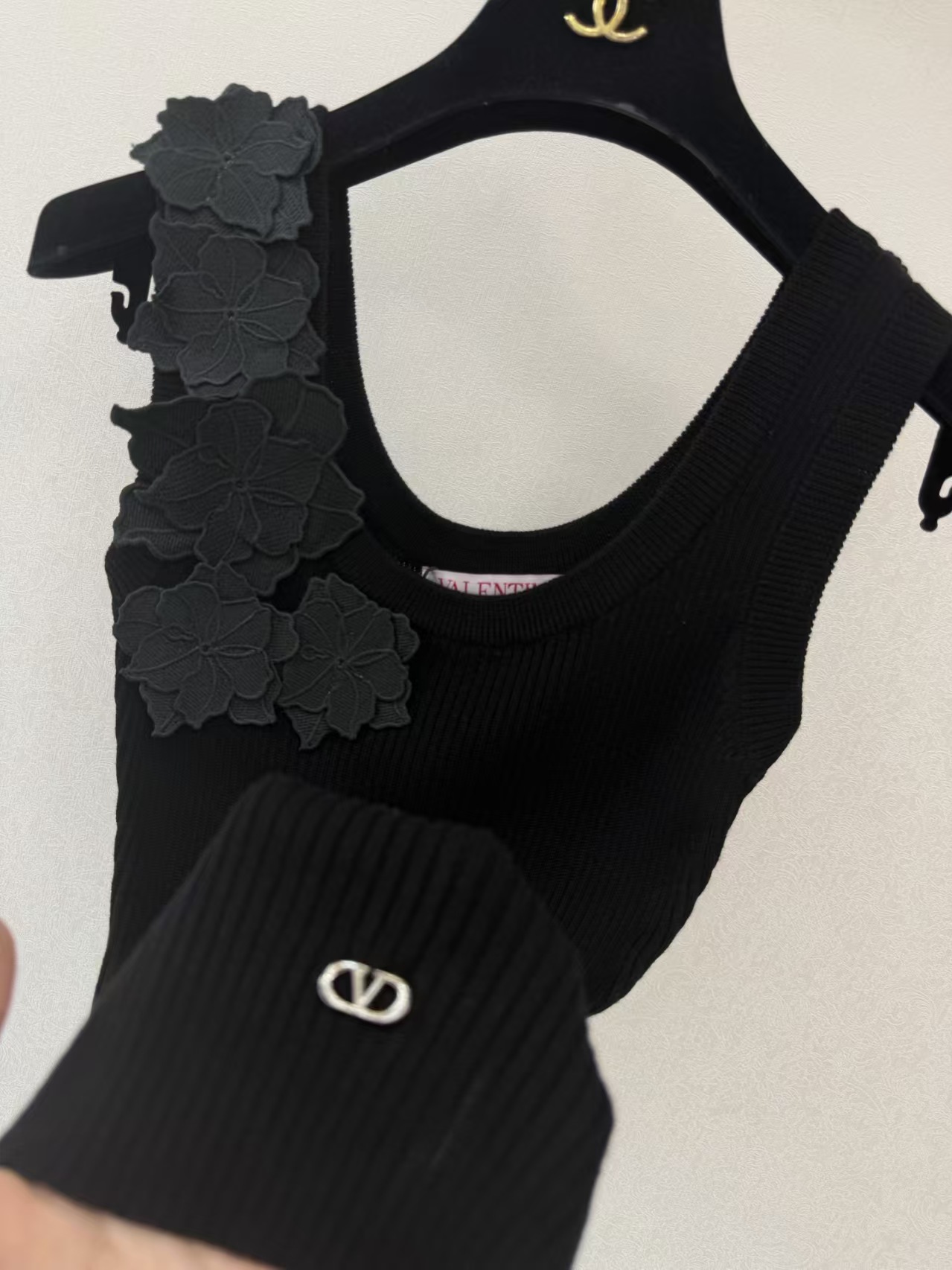 CC 3D Flower Knit Vest