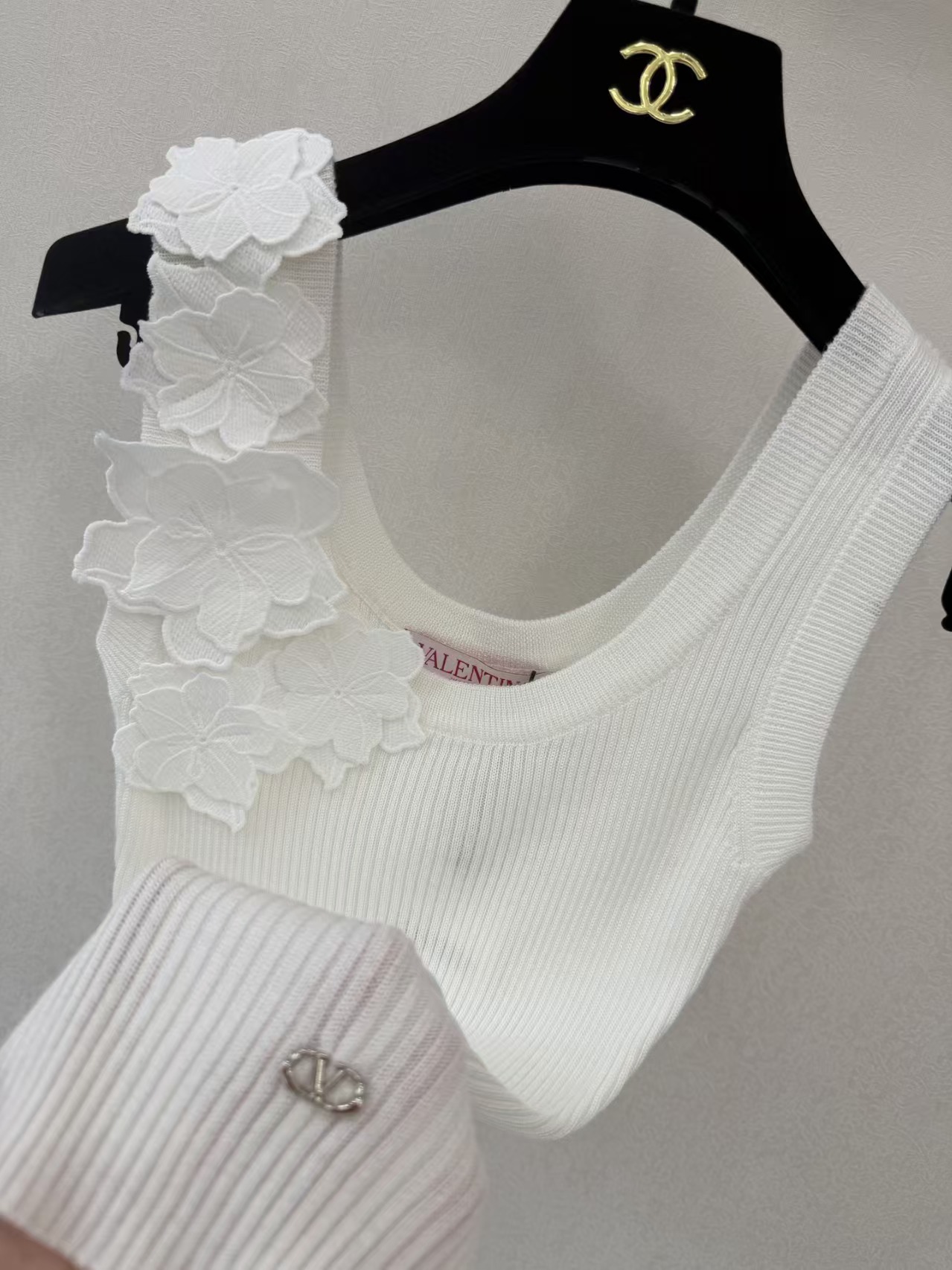 CC 3D Flower Knit Vest