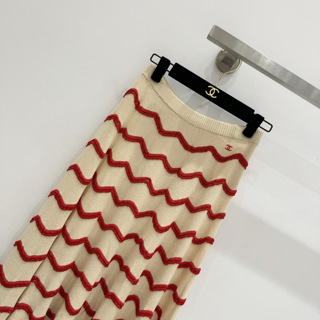 New Cha-style Coco Beach Red & White Wave Knit Midi Skirt