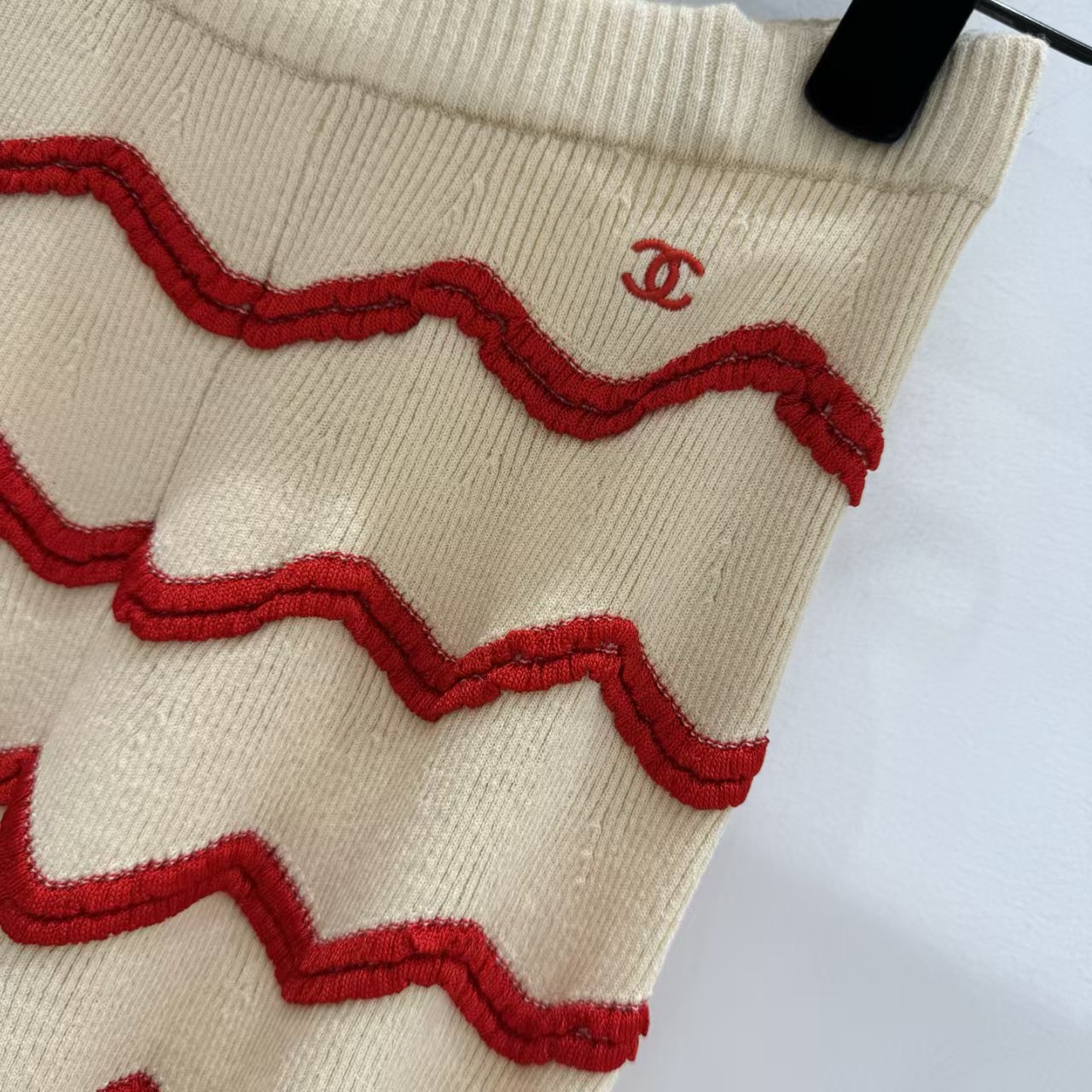 New Cha-style Coco Beach Red & White Wave Knit Midi Skirt