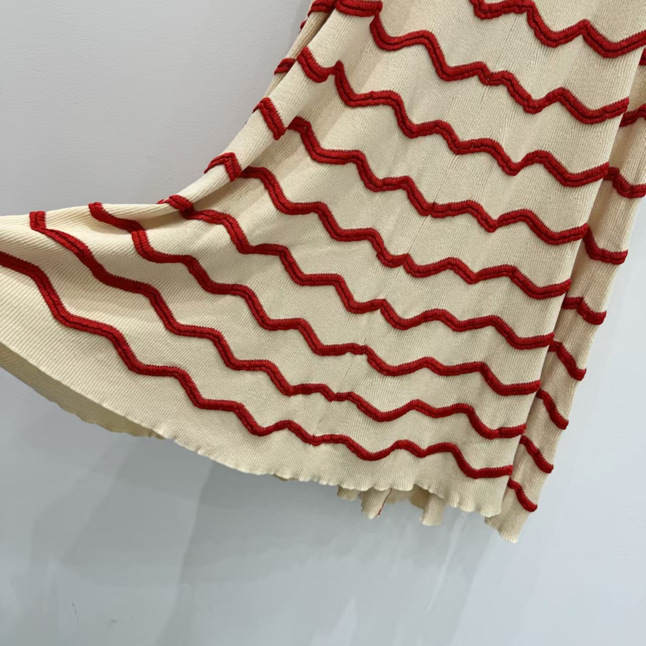 New Cha-style Coco Beach Red & White Wave Knit Midi Skirt