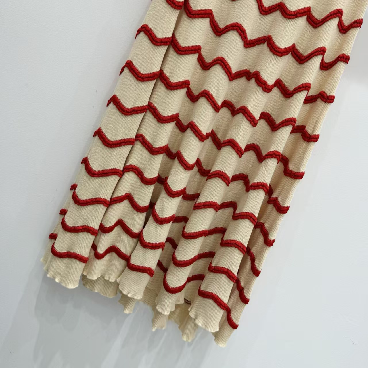 New Cha-style Coco Beach Red & White Wave Knit Midi Skirt