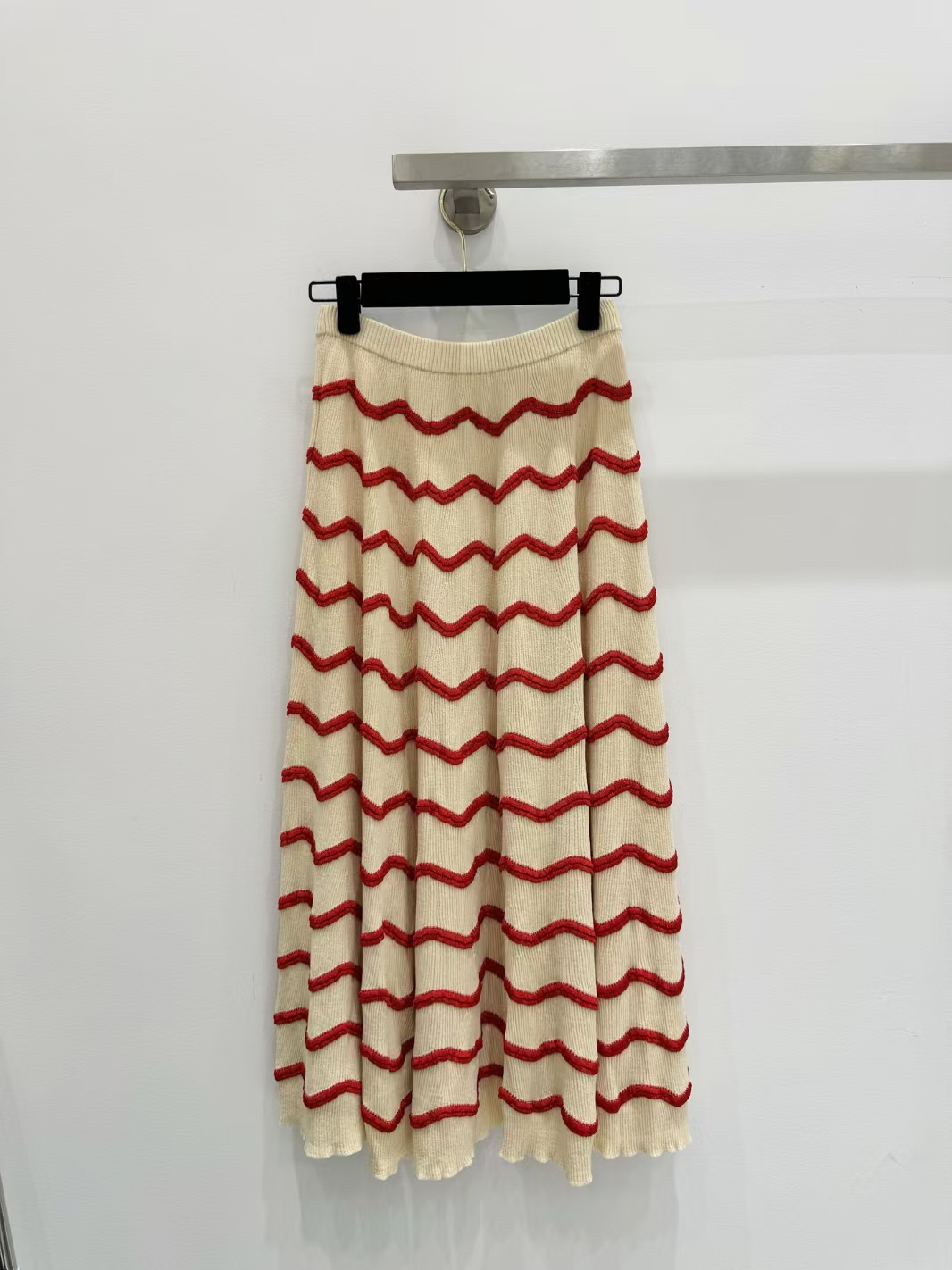 New Cha-style Coco Beach Red & White Wave Knit Midi Skirt
