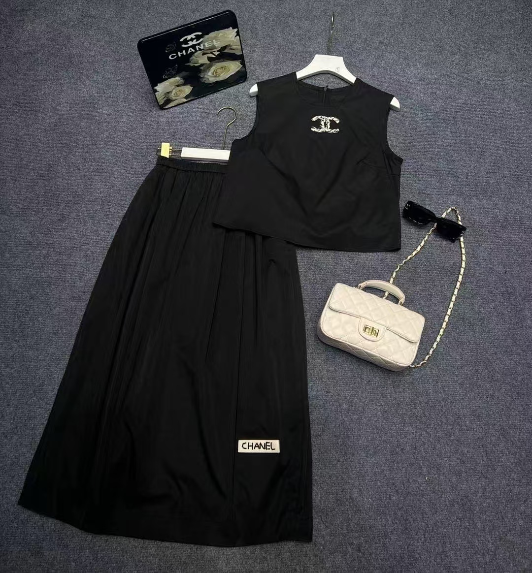 Cha New Sleeveless Suit Set
