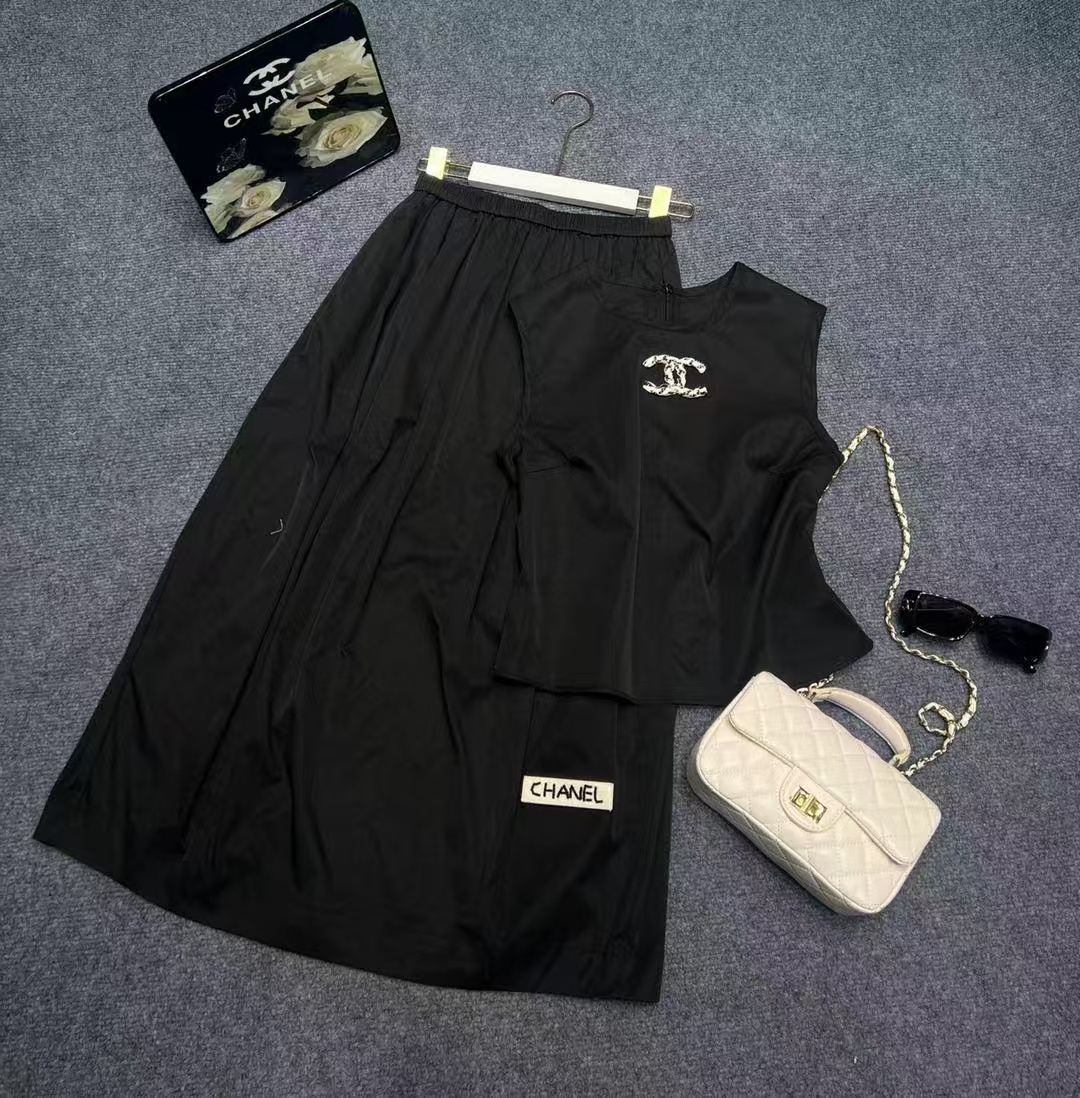 Cha New Sleeveless Suit Set