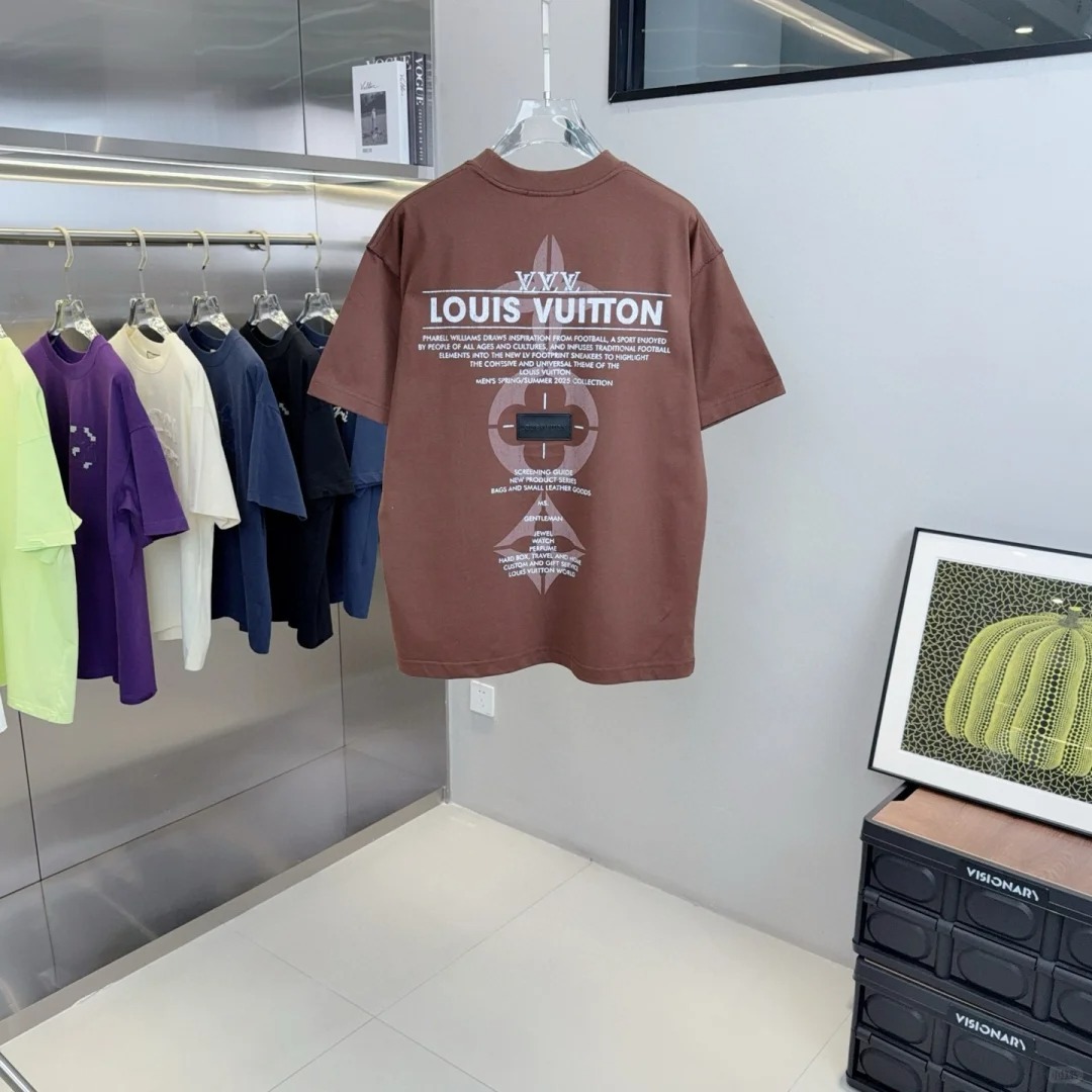 Louis Vuit25SS Printed Leather Label Reverse Sleeve T-Shirt
