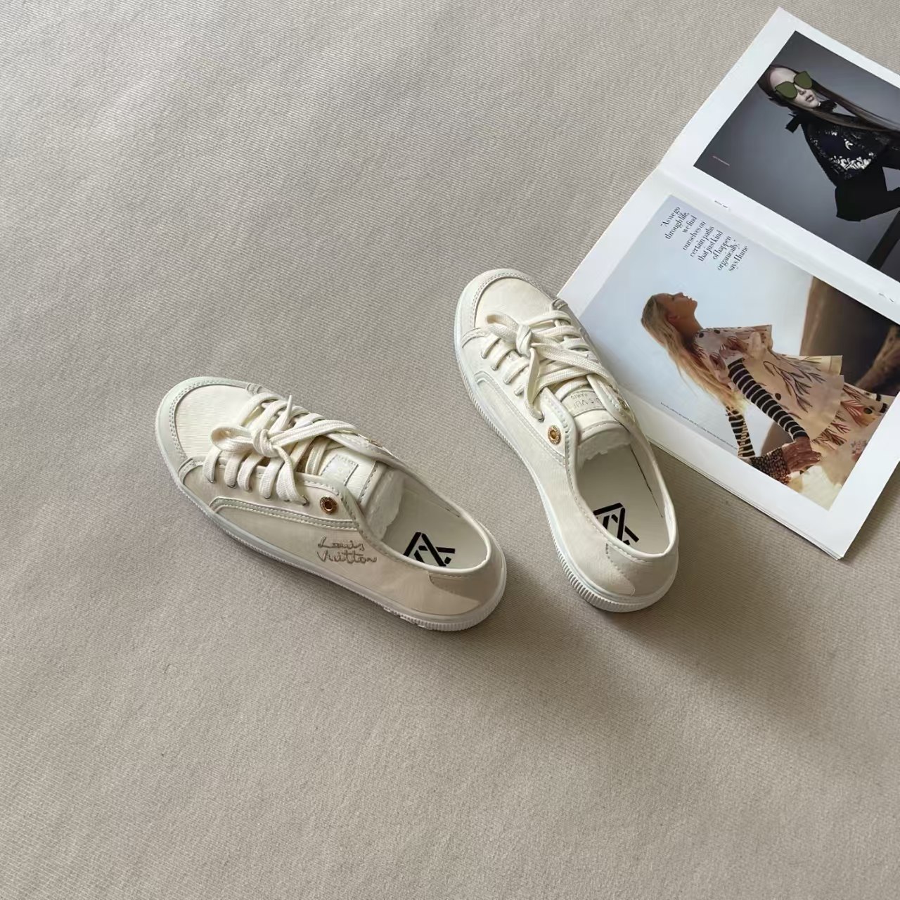 LO 26P Casual Shoes / White Shoes