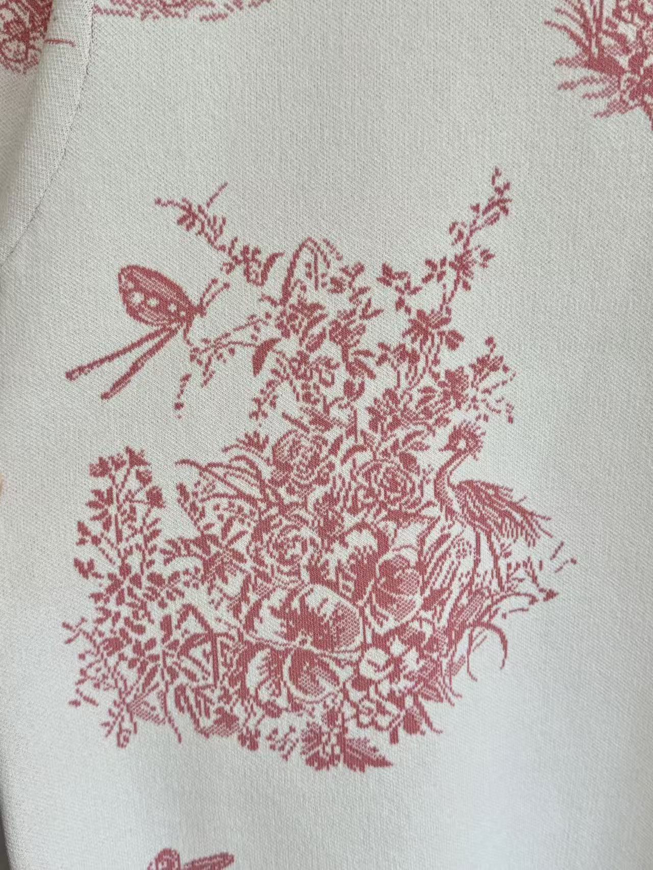 Di Garden Toile Pattern Crew Neck Knit Tee