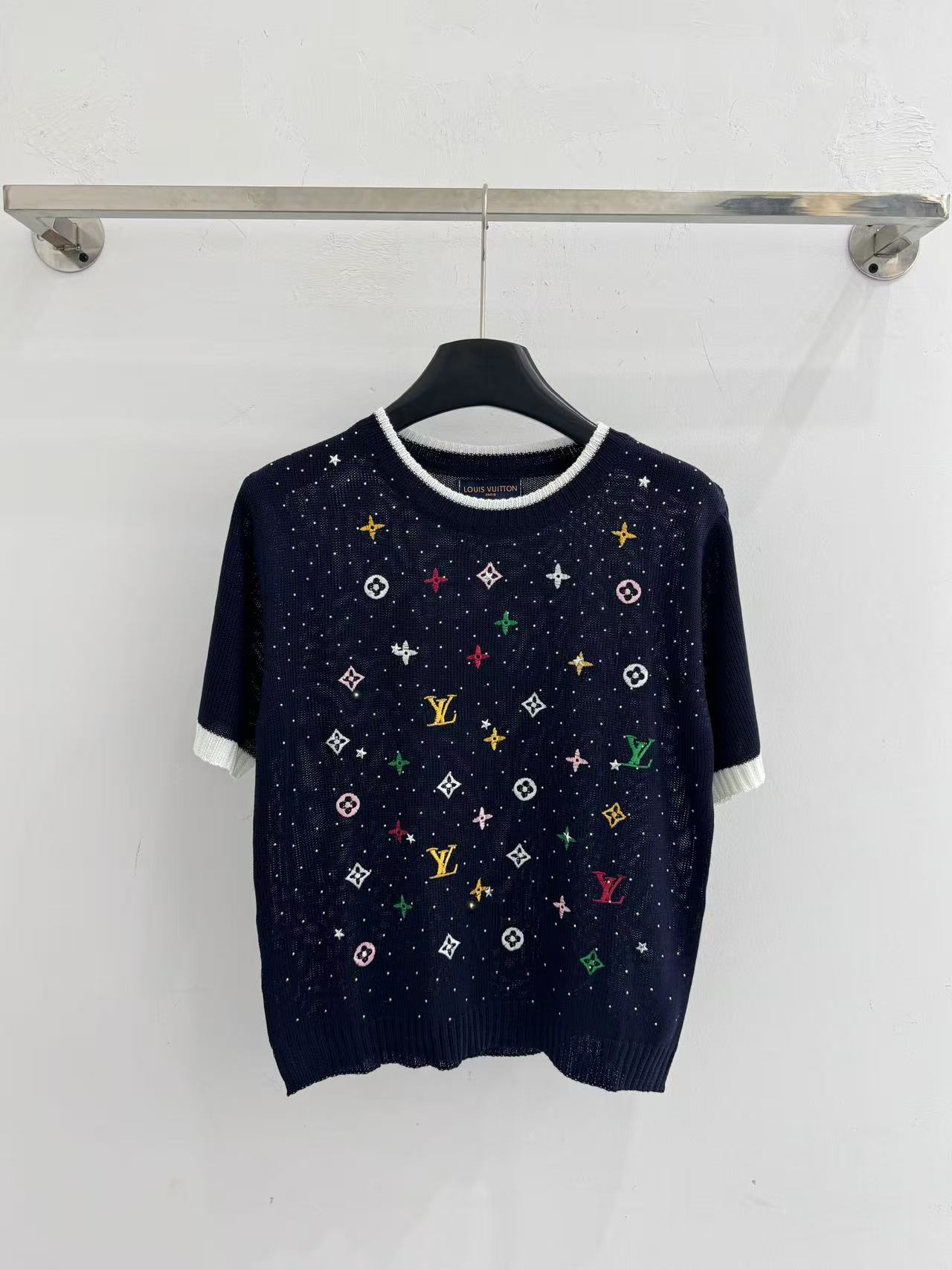 LO 26Two Tone Colorful Embroidery Star Motif Short Sleeve Knit Top