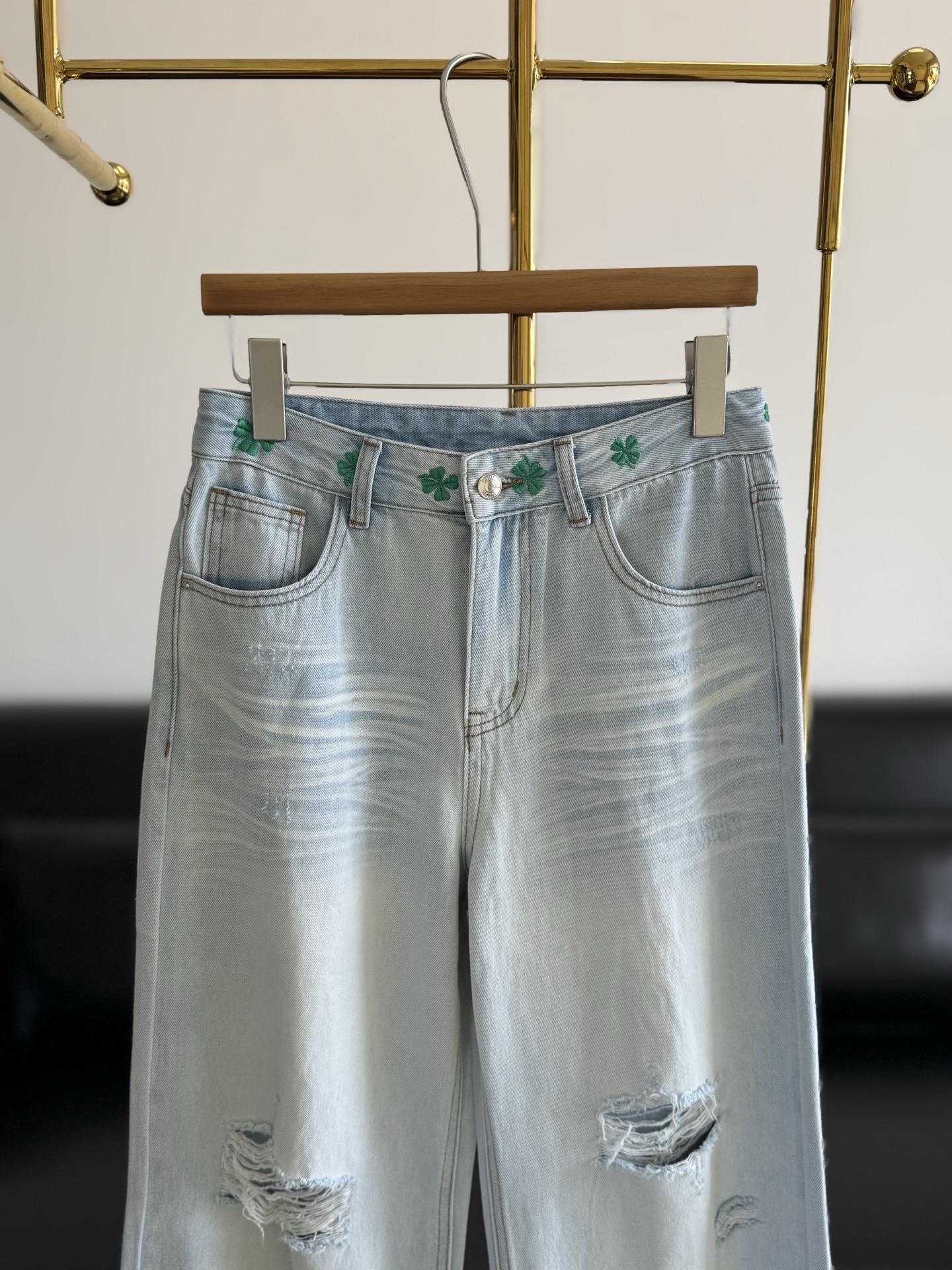 Di Same style straight-leg ripped jeans