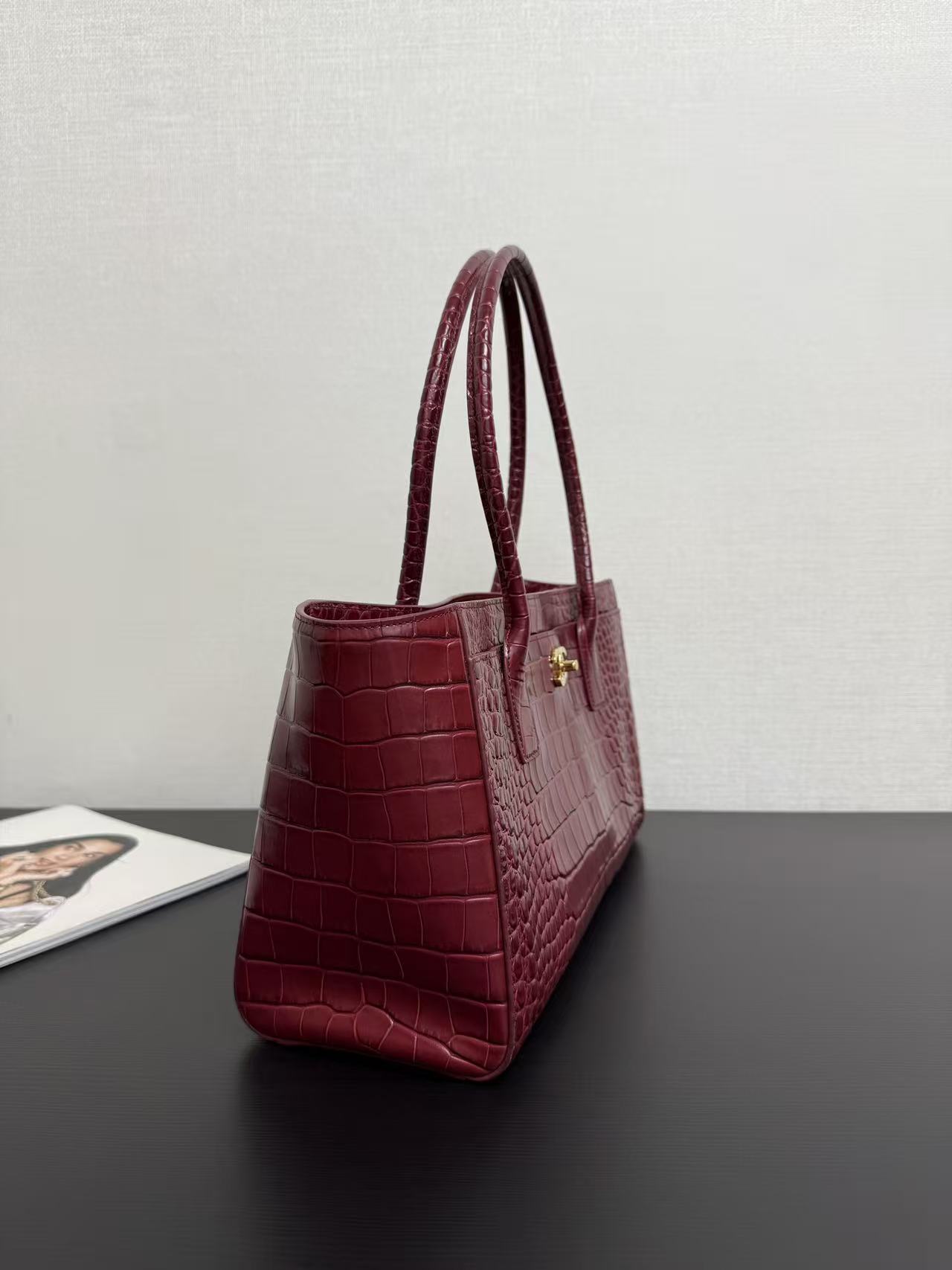 CC26SS Black Croc Embossed Tote