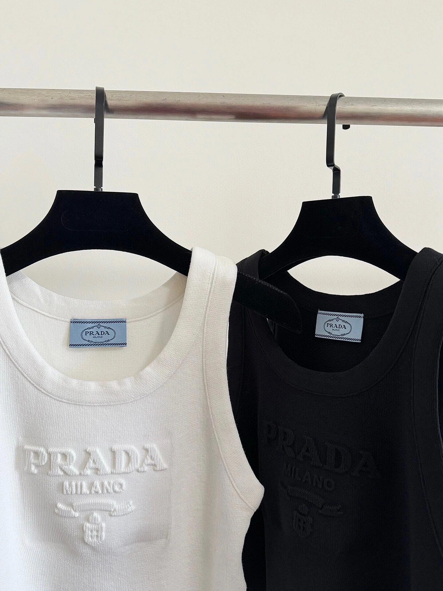 PR knitted vest
