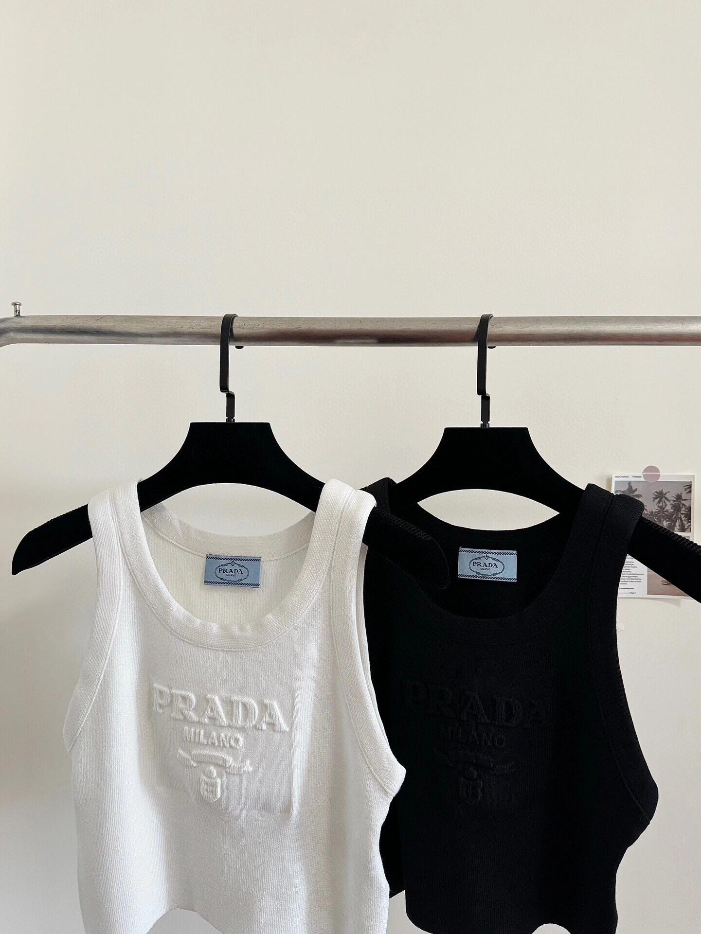 PR knitted vest